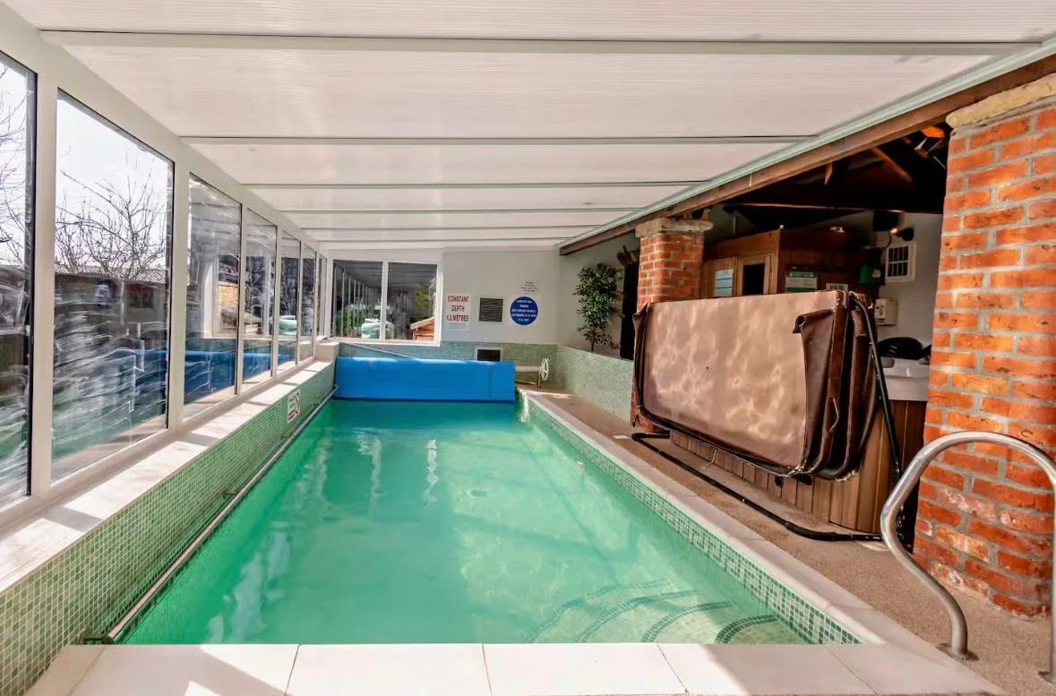 Indoor exercise pool