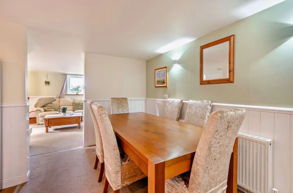 Dining room for six