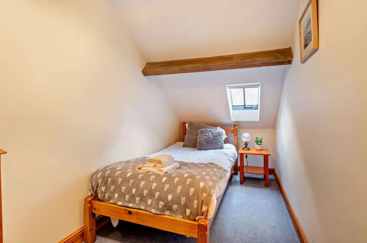 Flexible single sleeping area