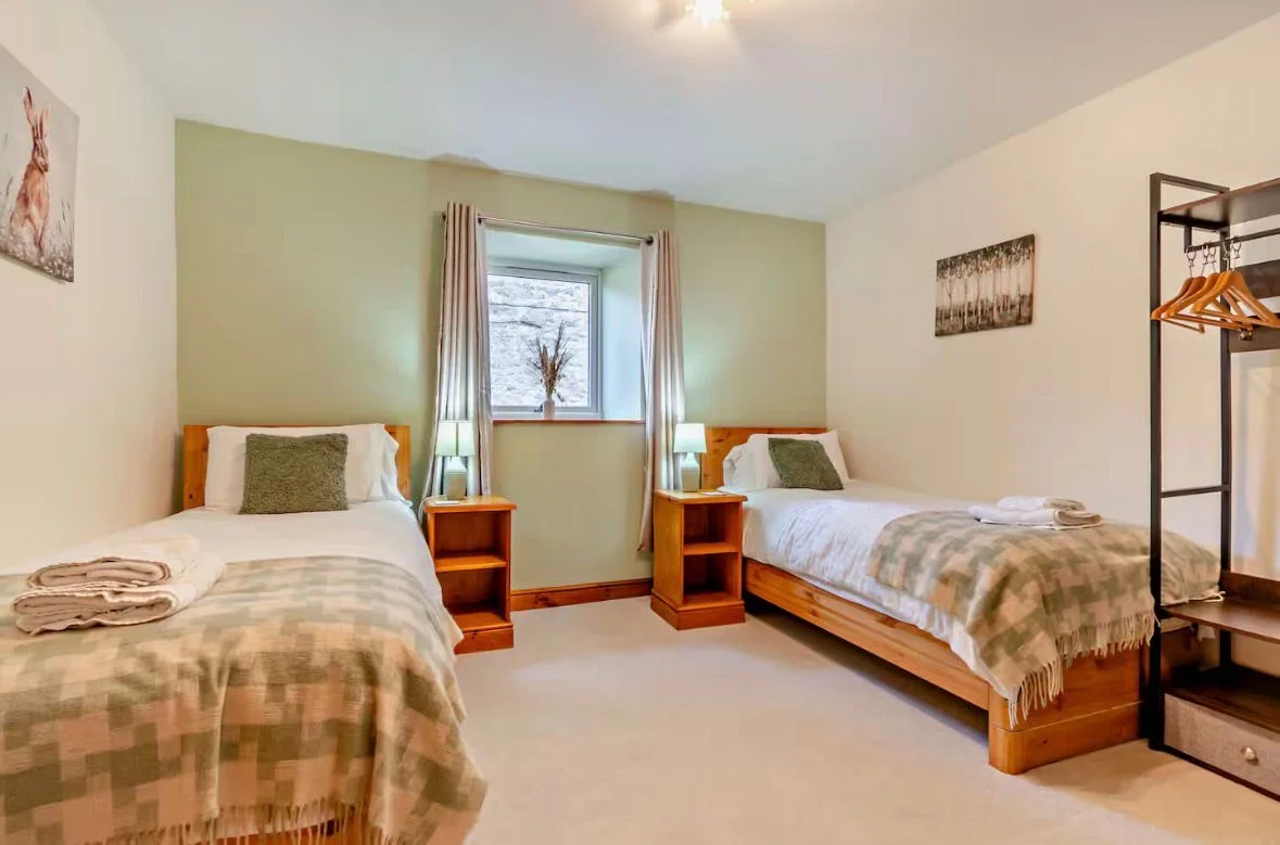 Twin bedroom